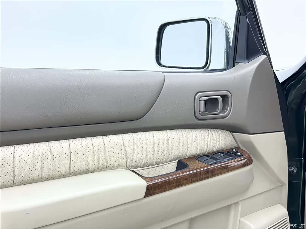 Nissan Patrol, 2004 13