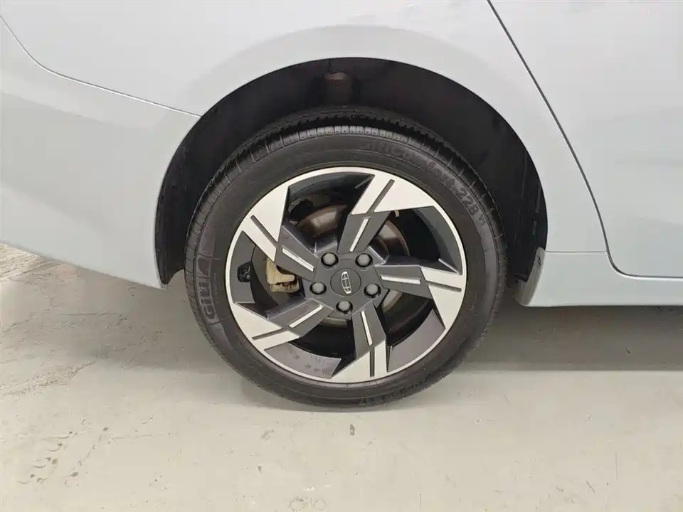 Geely Emgrand L HiP Geely Emgrand L HiP