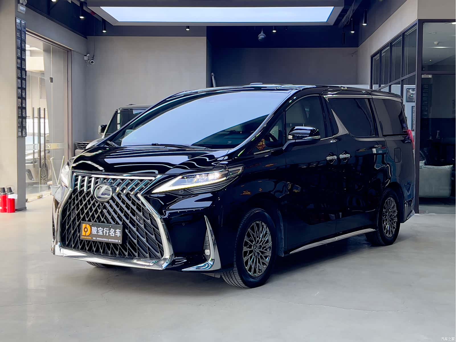 Lexus LM, 2022 1