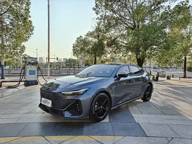 Changan UNI-V 2023 — купить из Китая под заказ