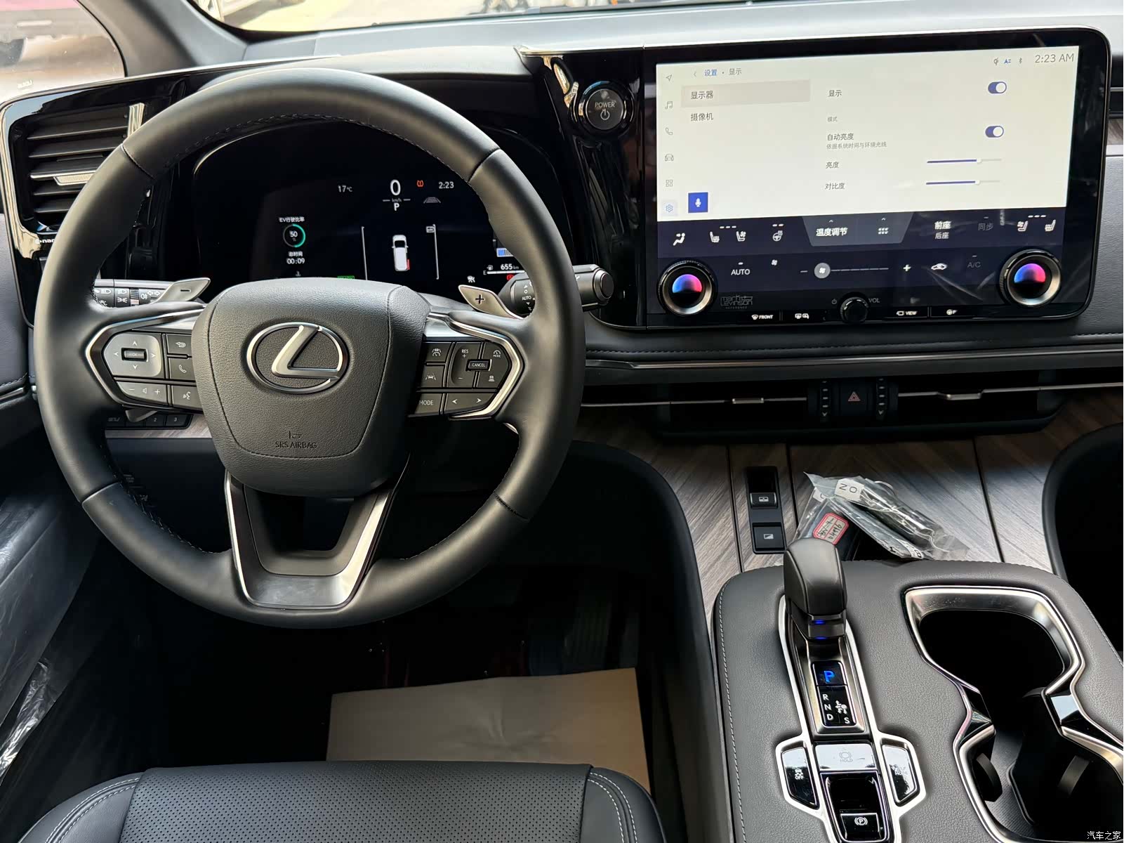 Lexus LM, 2025 12