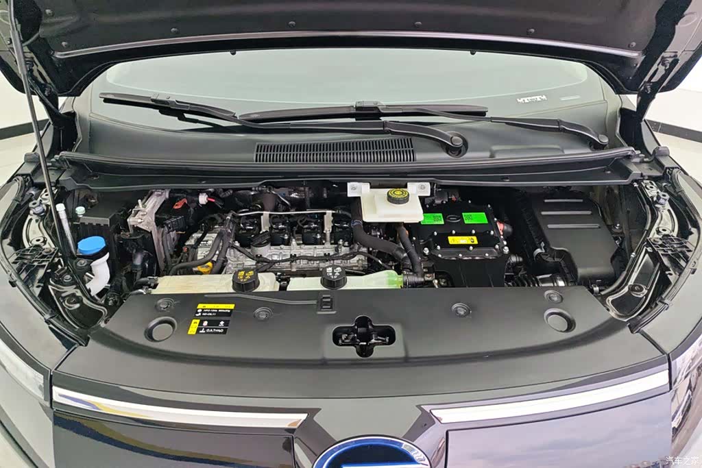 Trumpchi E8, 2025 10