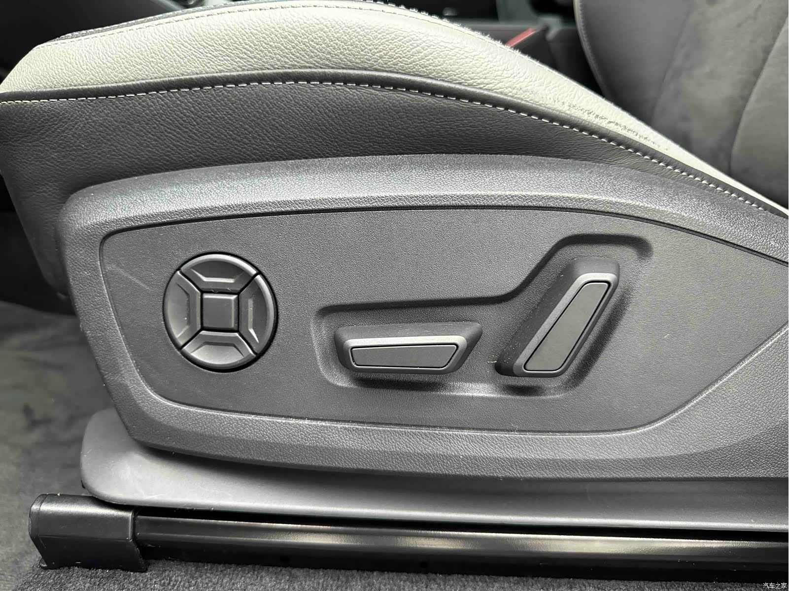 Audi Q3, 2022 11