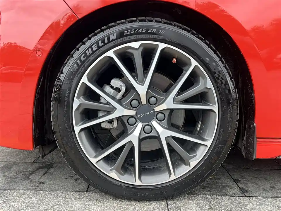 Lynk & Co 03