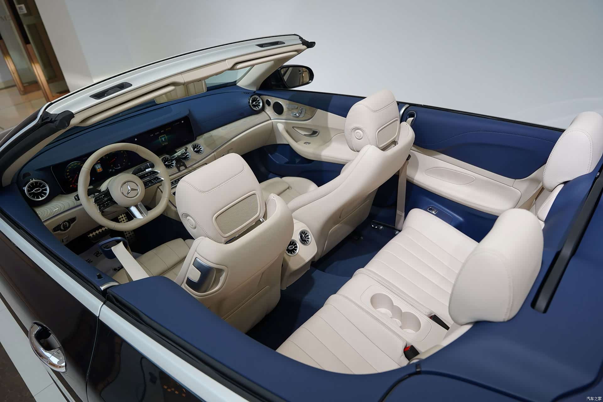 Mercedes-Benz E-Class, 2023 14
