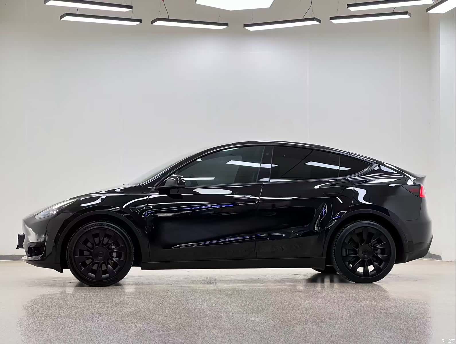 Tesla Model Y, 2022 3