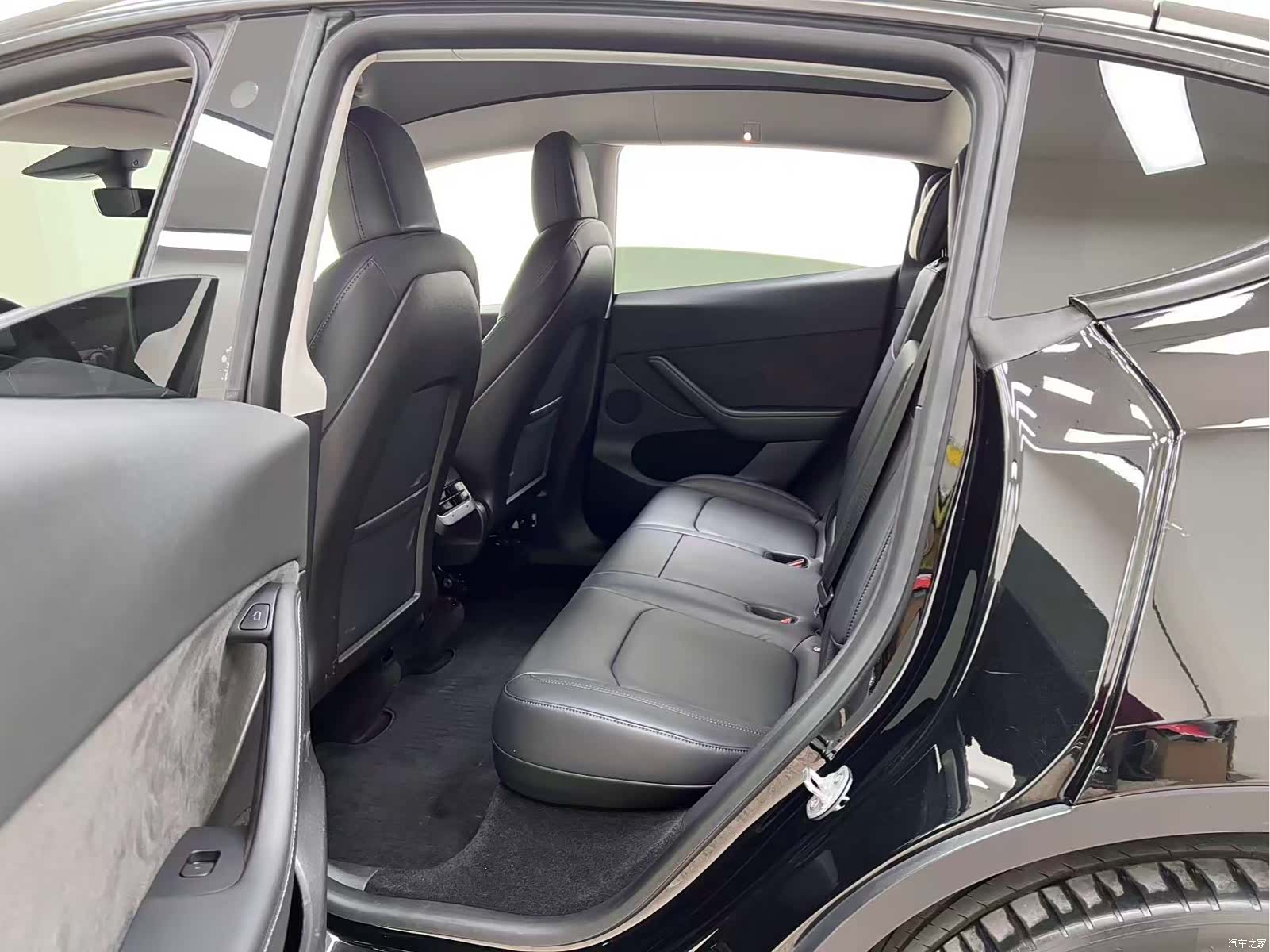 Tesla Model Y, 2022 16