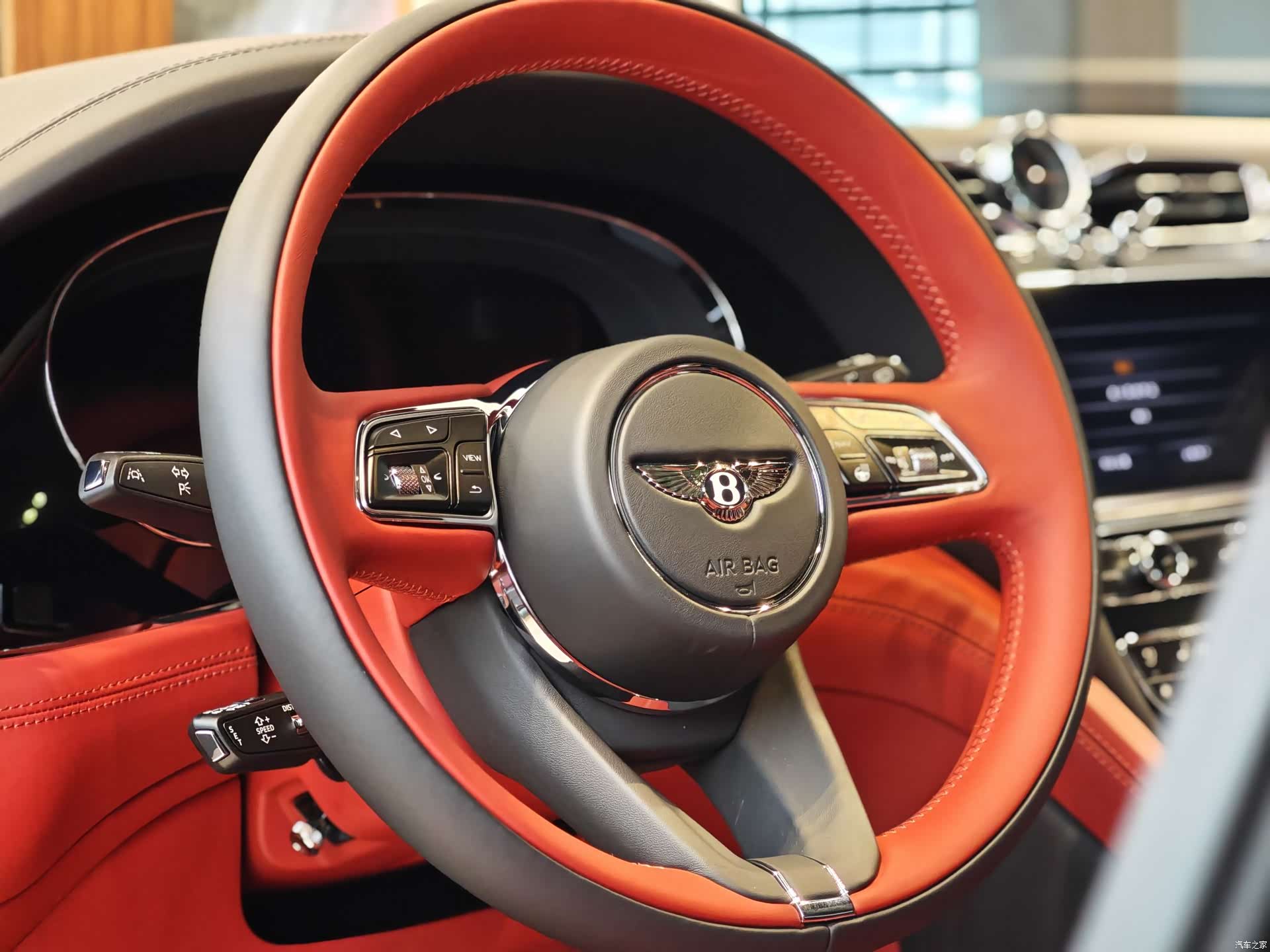 Bentley Bentayga, 2024 8