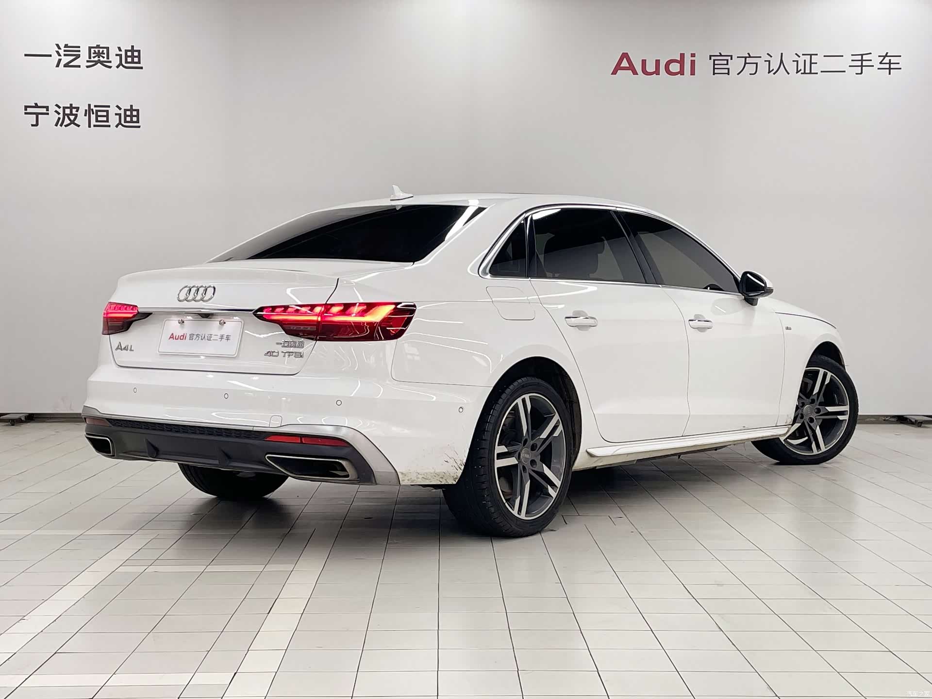 Audi A4L, 2023 все фото