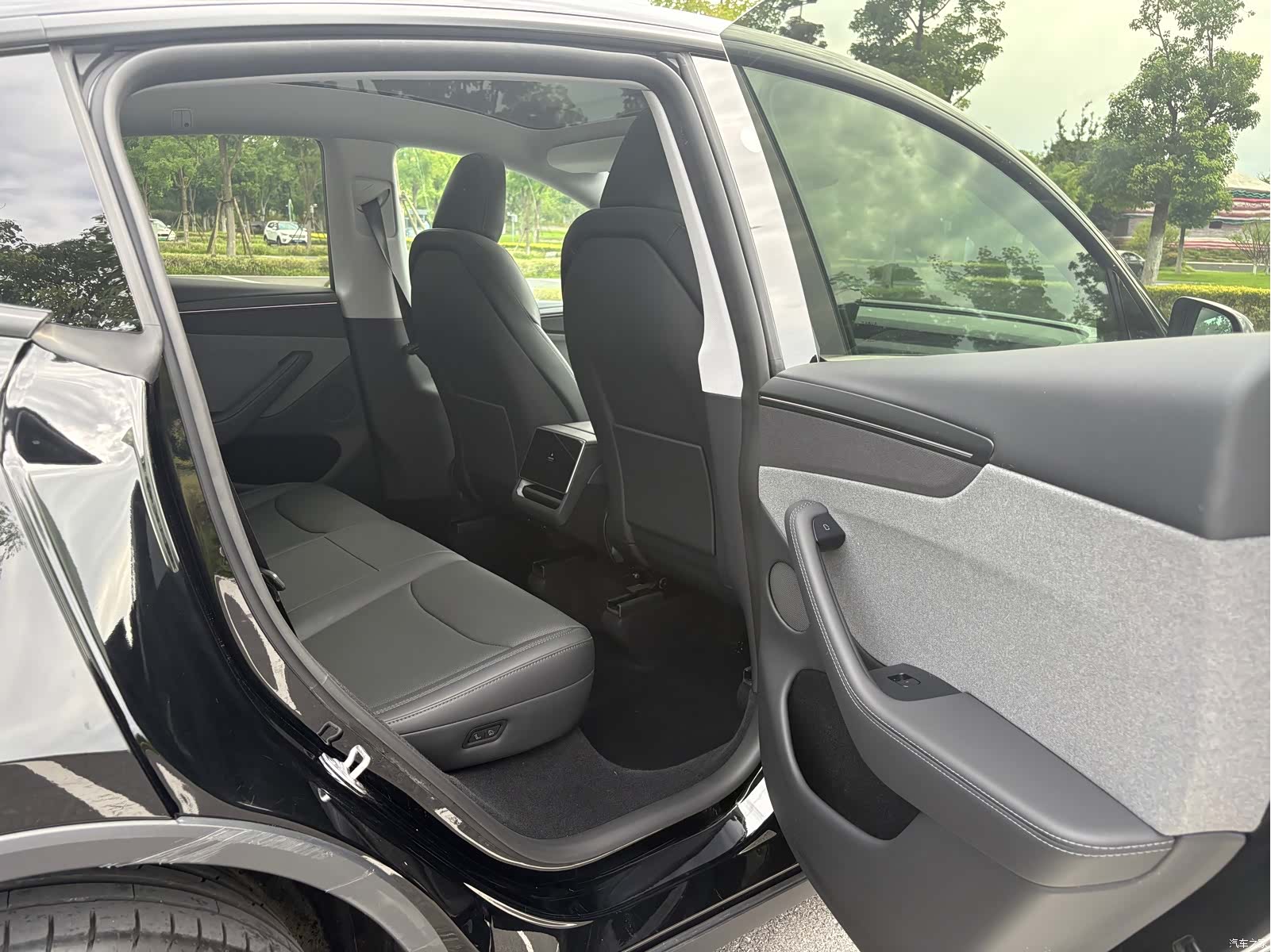 Tesla Model Y, 2026 18