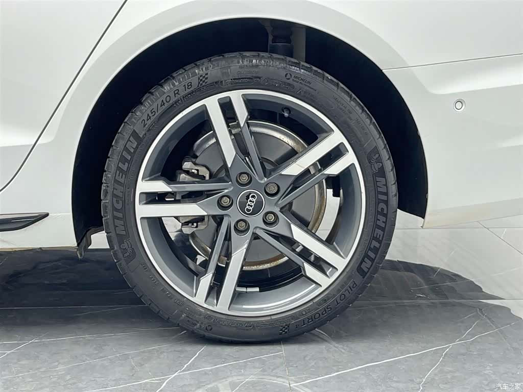 Audi A4L, 2023 24