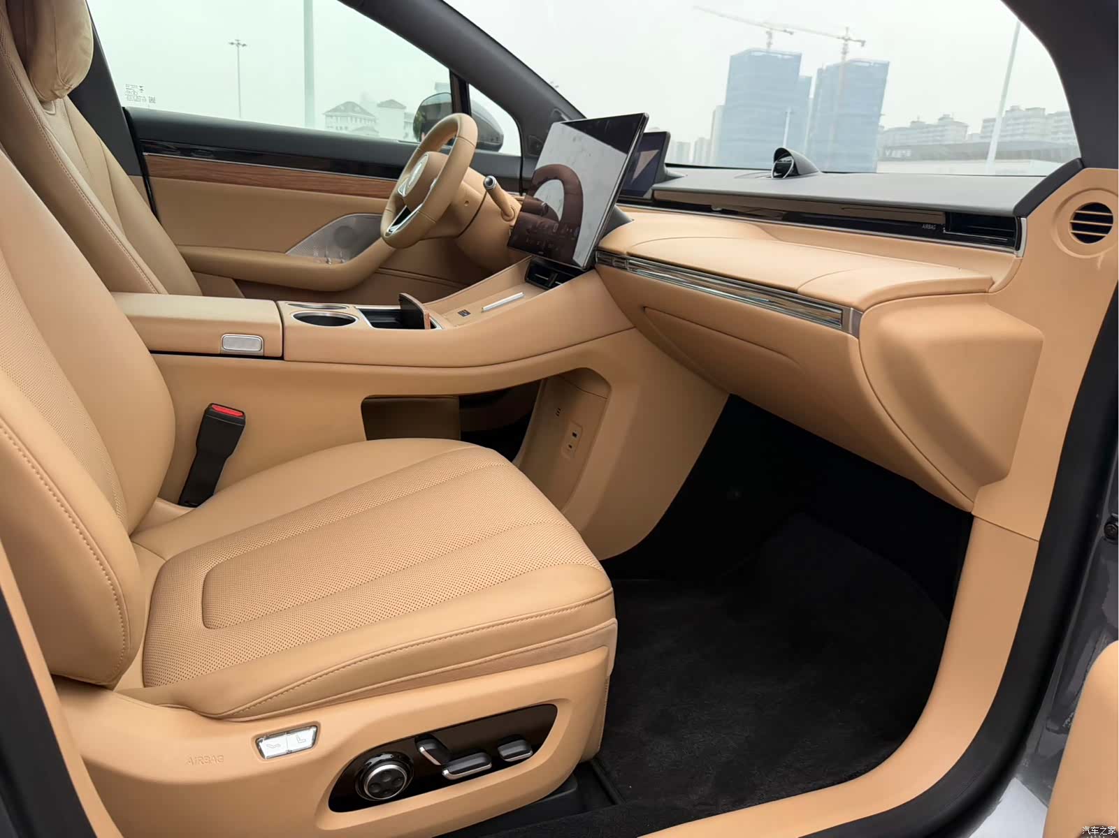 Luxeed R7, 2025 12