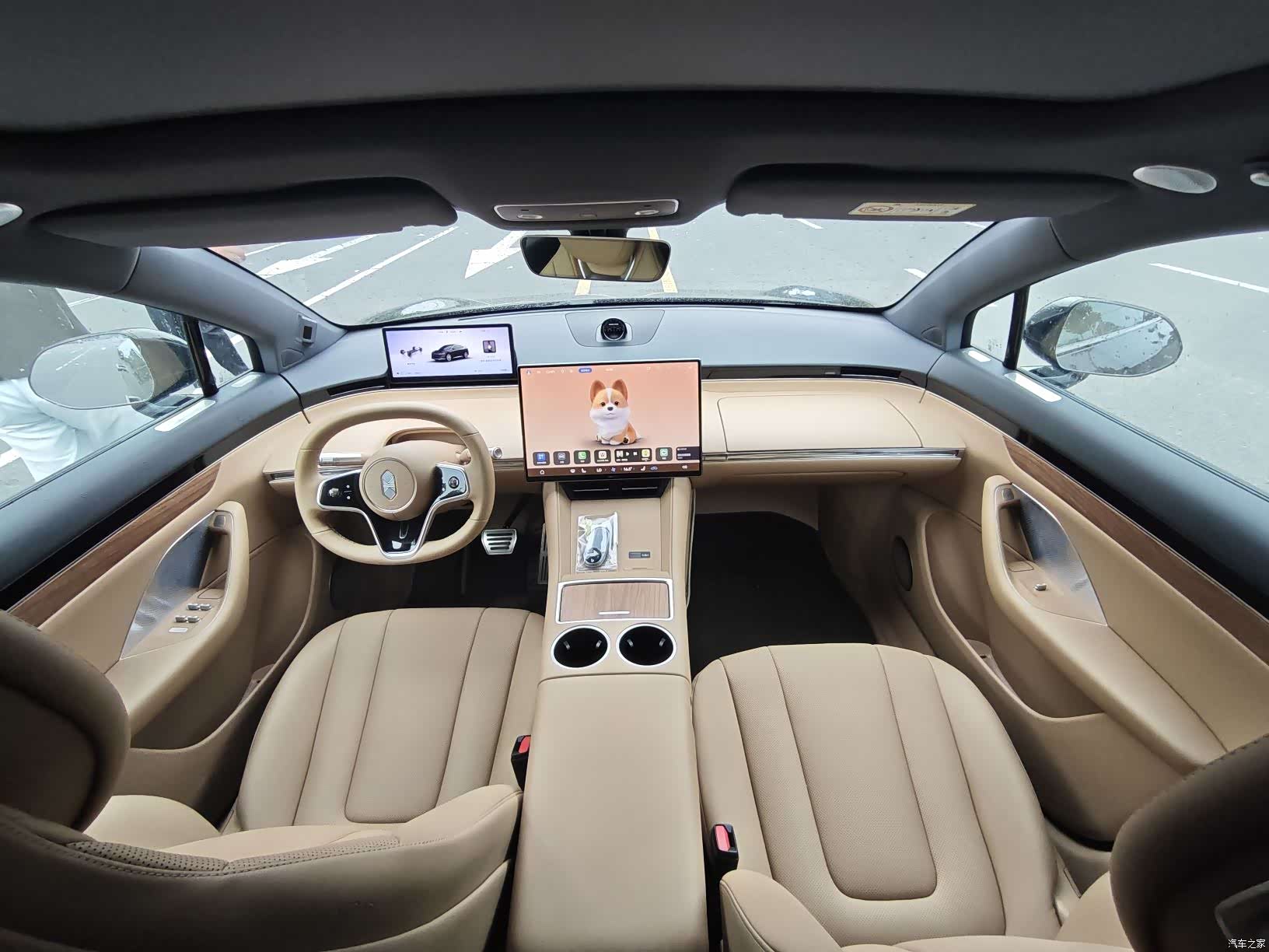 Luxeed R7, 2025 12