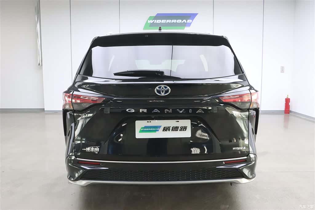 Toyota Granvia, 2023 все фото