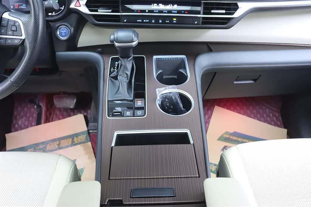 Toyota Granvia, 2023 24