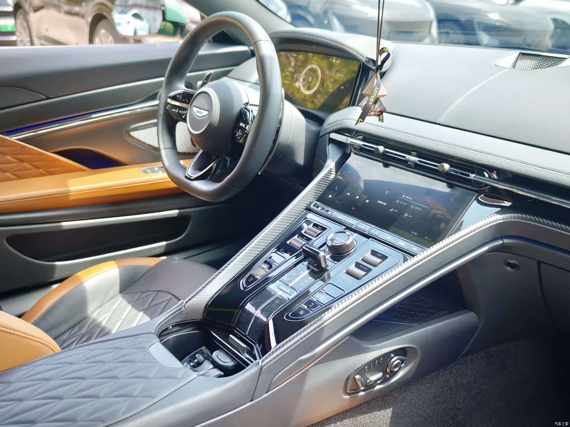 Aston Martin DB12, 2024 14