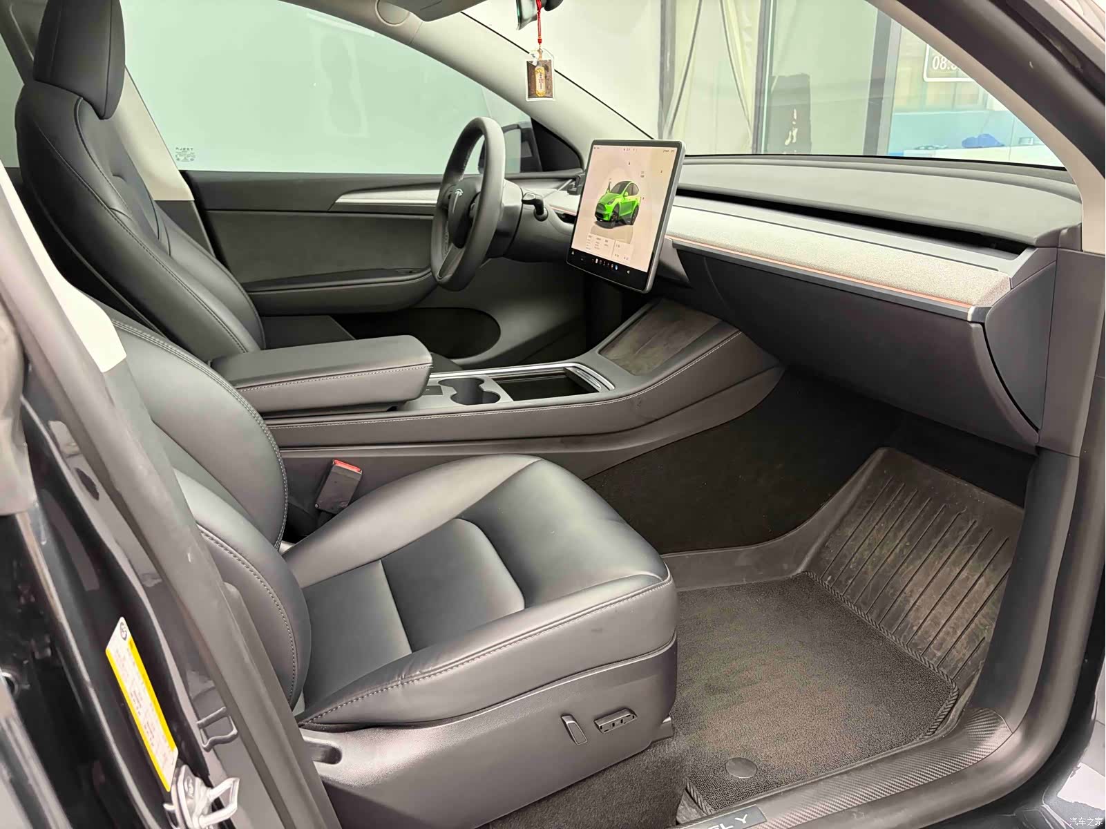 Tesla Model Y, 2024 6