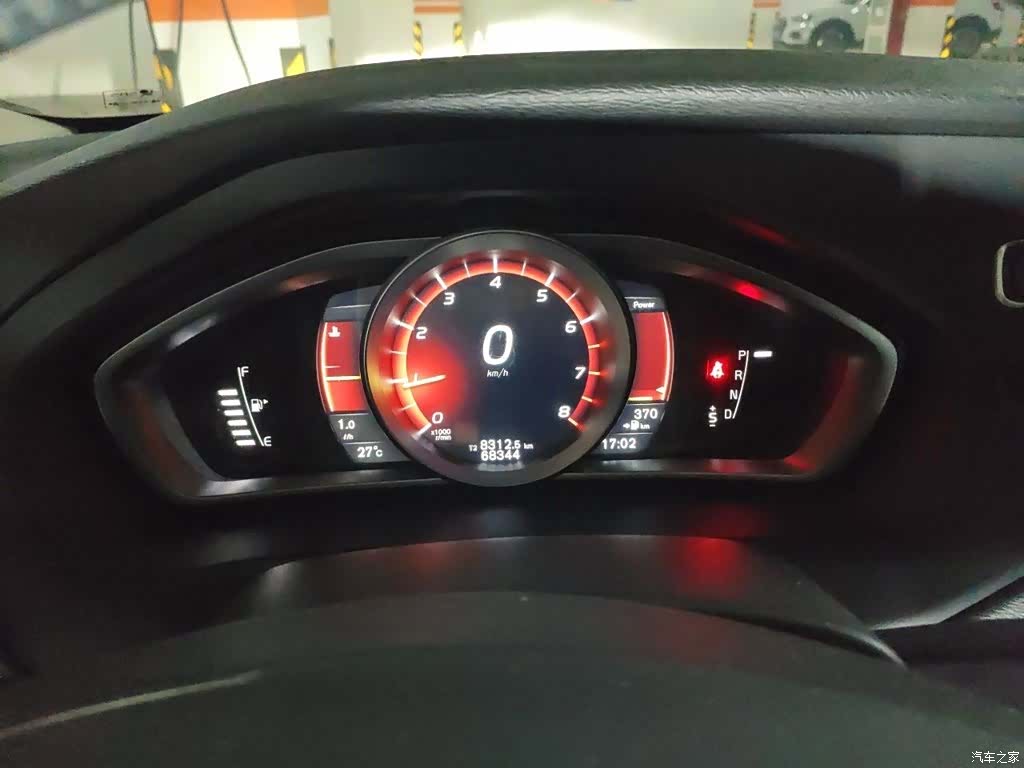 Volvo V40, 2016 4