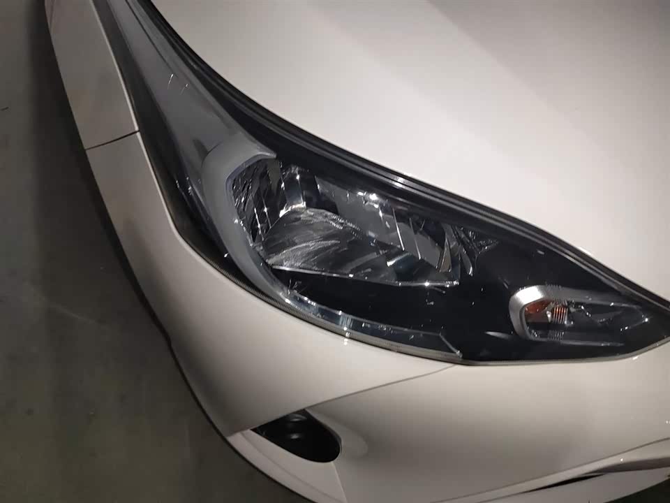 Toyota YARiS L to enjoy