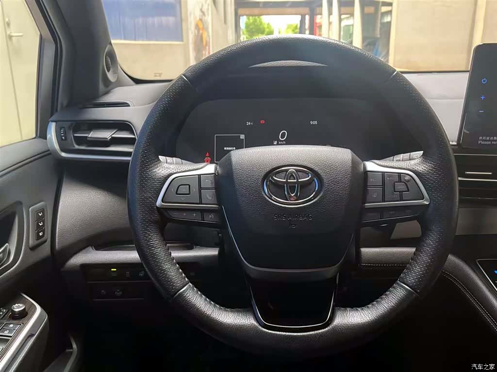 Toyota Granvia, 2023 13