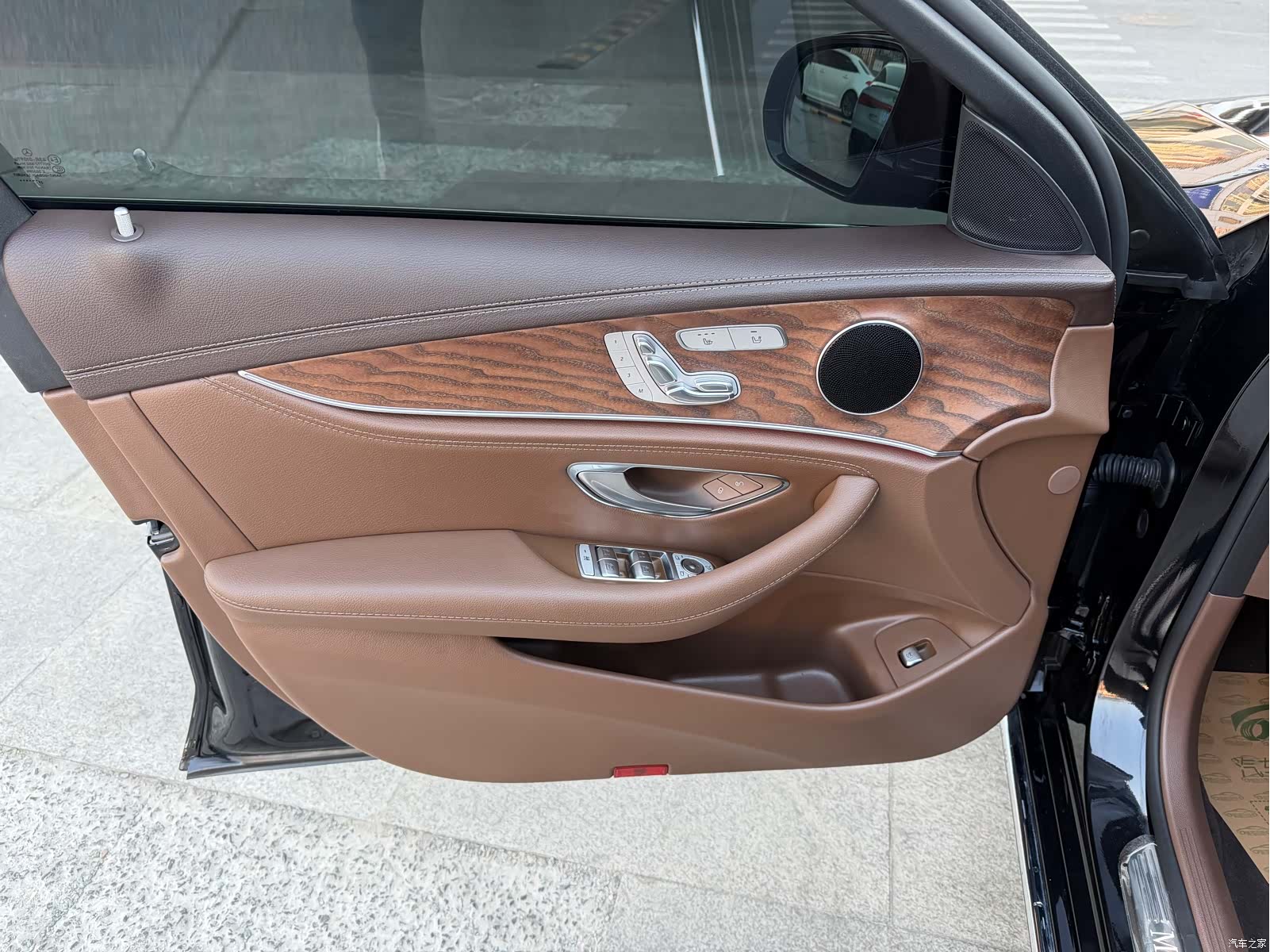 Mercedes-Benz E-Class, 2023 12