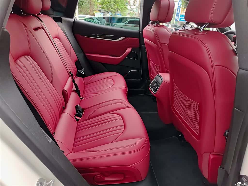 Maserati Levante, 2023 11