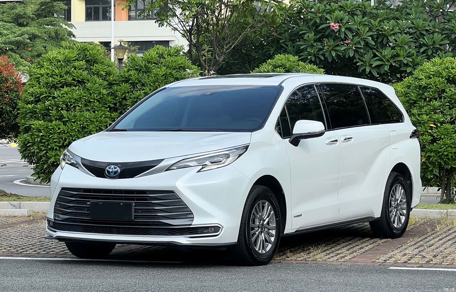 Toyota Sienna, 2023 1
