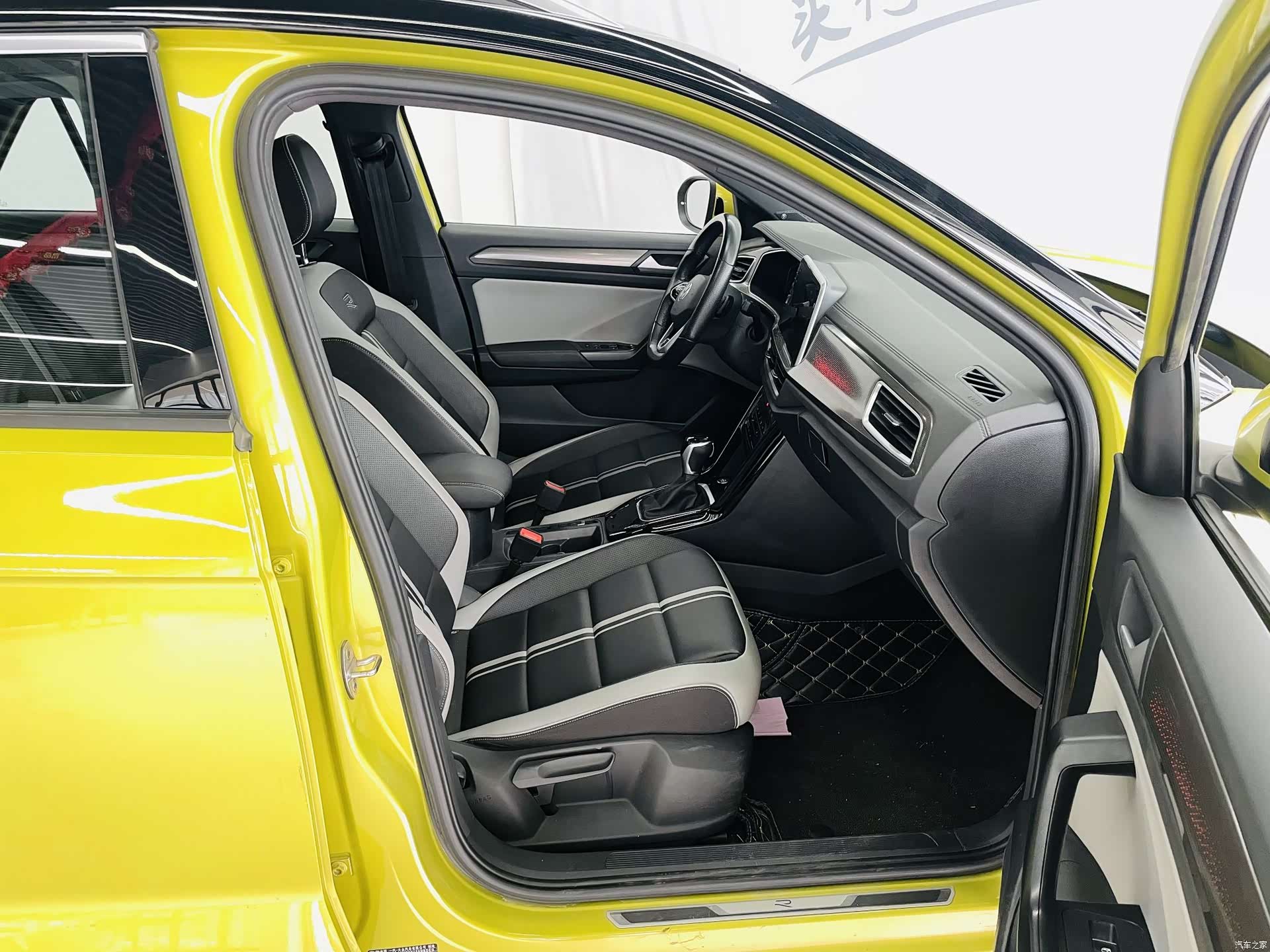 Volkswagen T-ROC, 2023 11