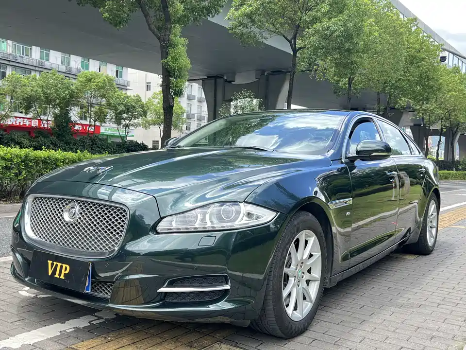 Jaguar XJ Jaguar XJ