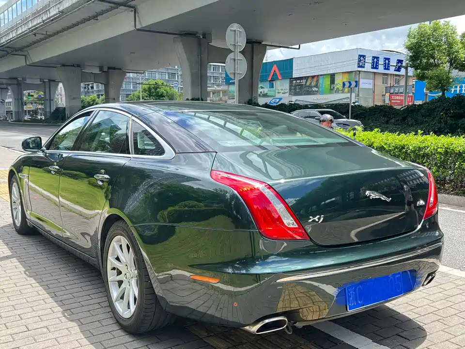 Jaguar XJ Jaguar XJ
