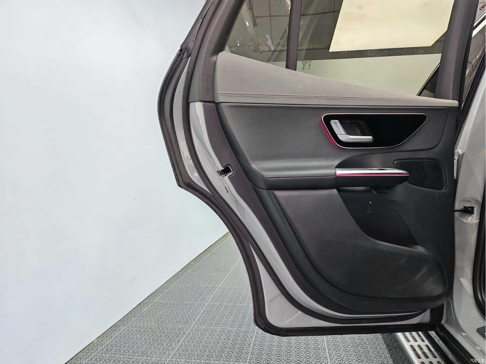 Mercedes-Benz EQE, 2024 14