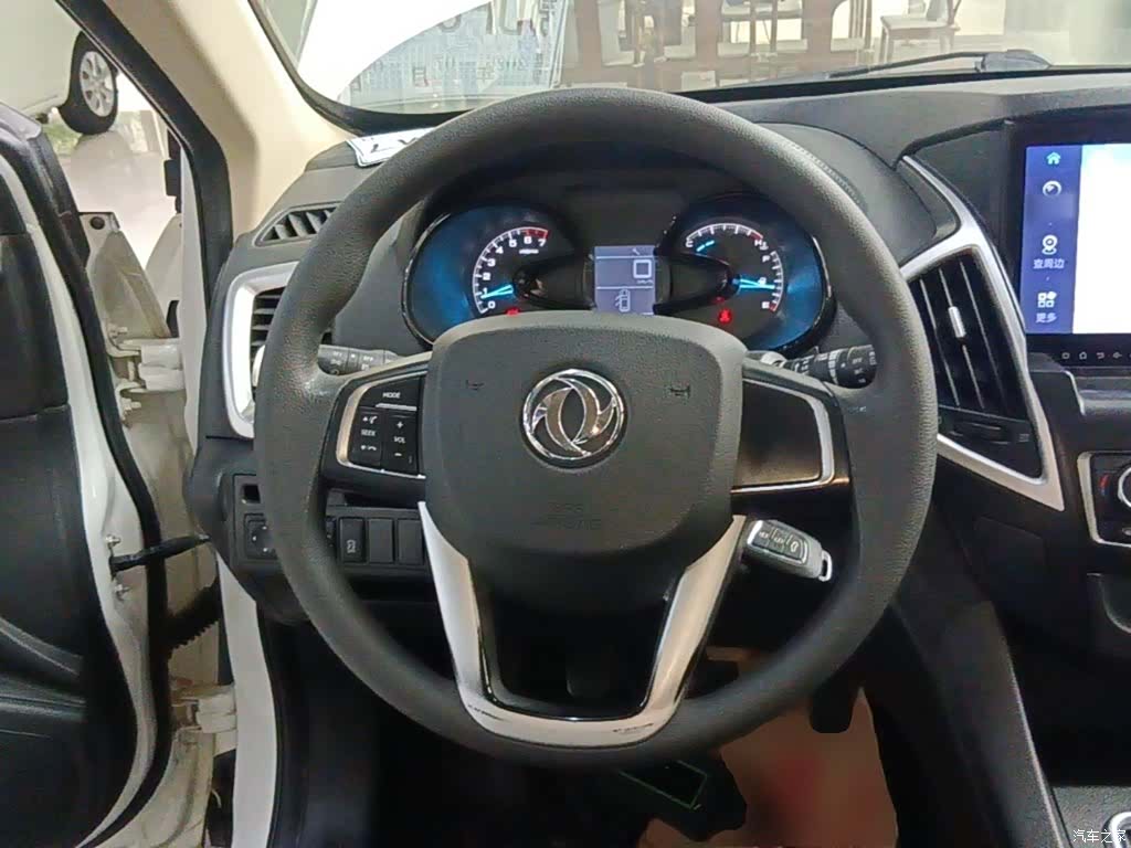 DongFeng AX7, 2015 11