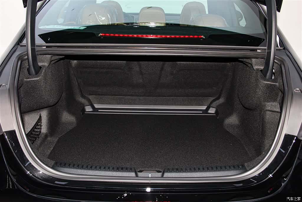 Mercedes-Benz E-Class, 2026 31