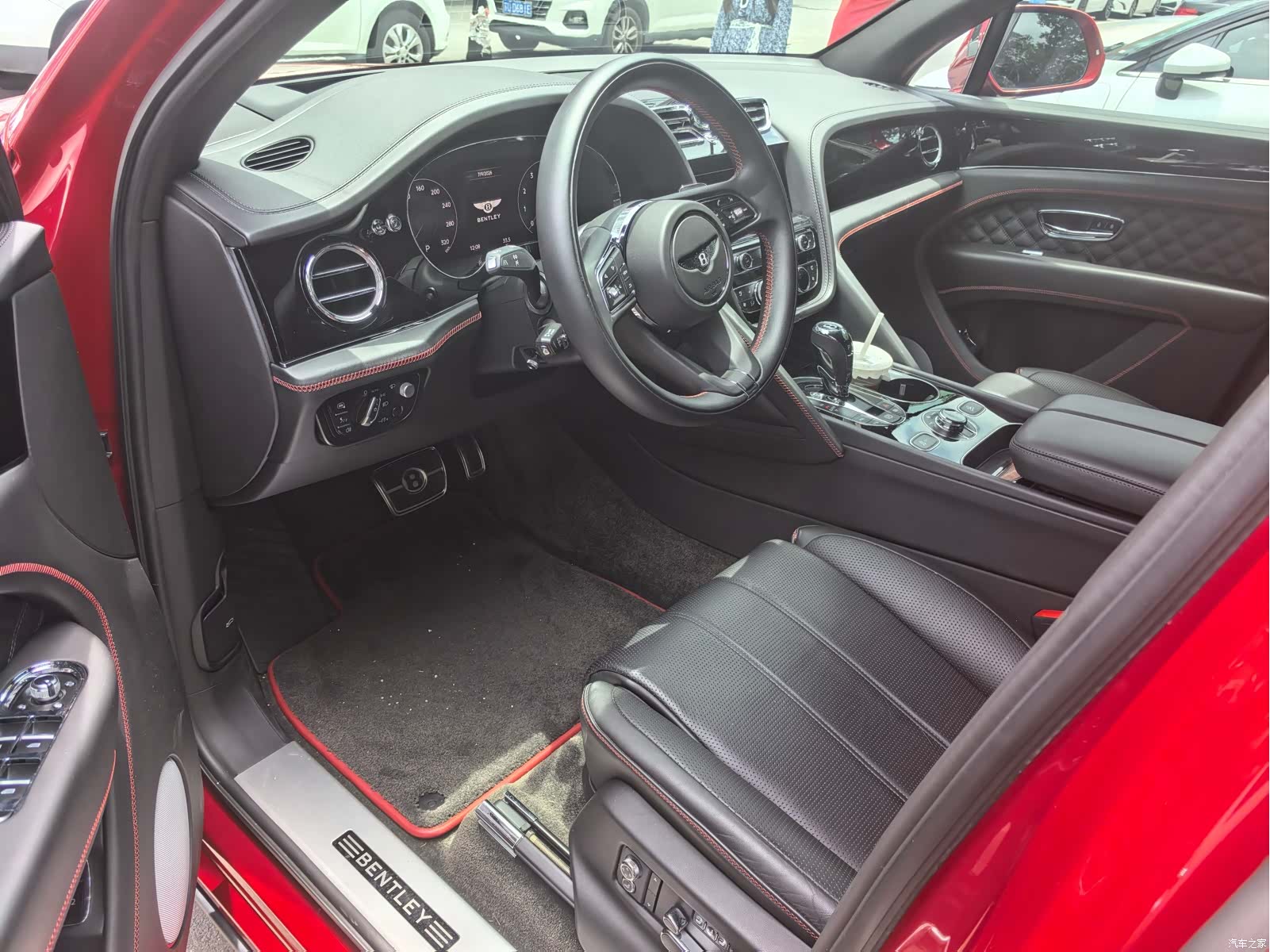 Bentley Bentayga, 2023 4