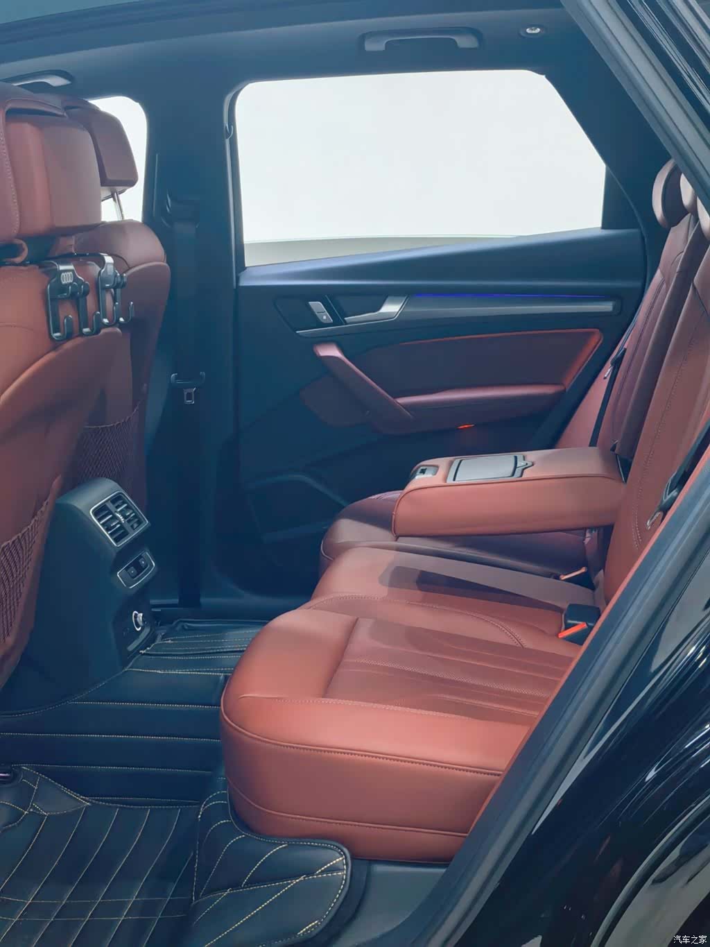 Audi Q5L, 2025 14