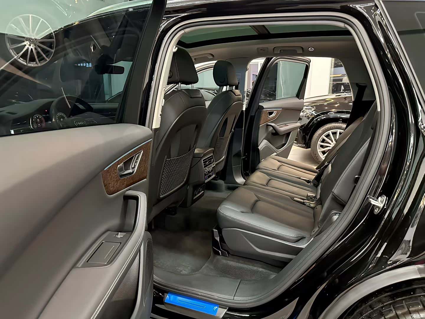 Audi Q7, 2024 8