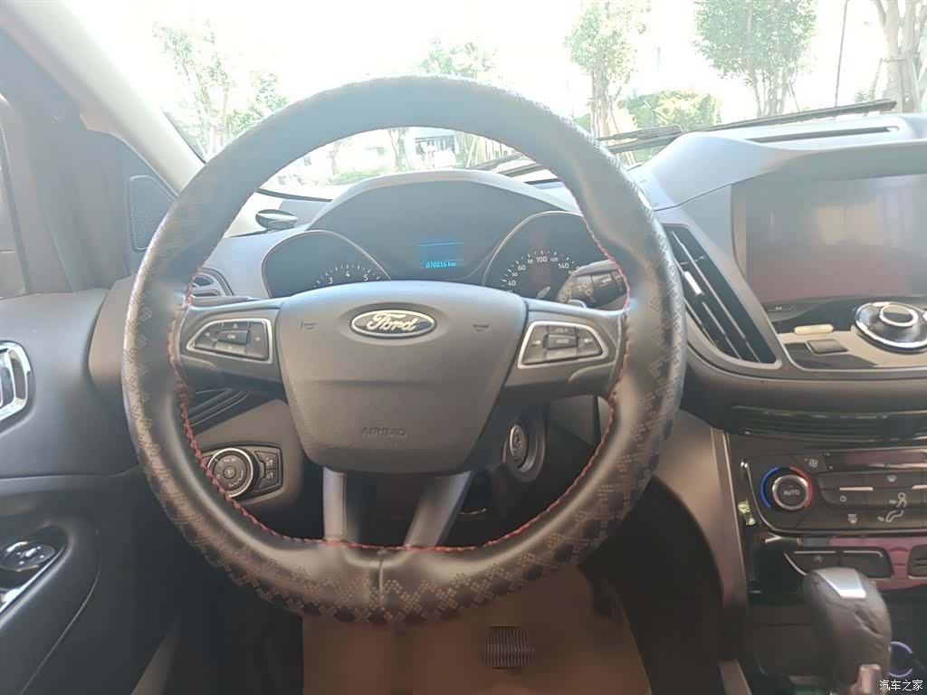 Ford Kuga, 2017 3