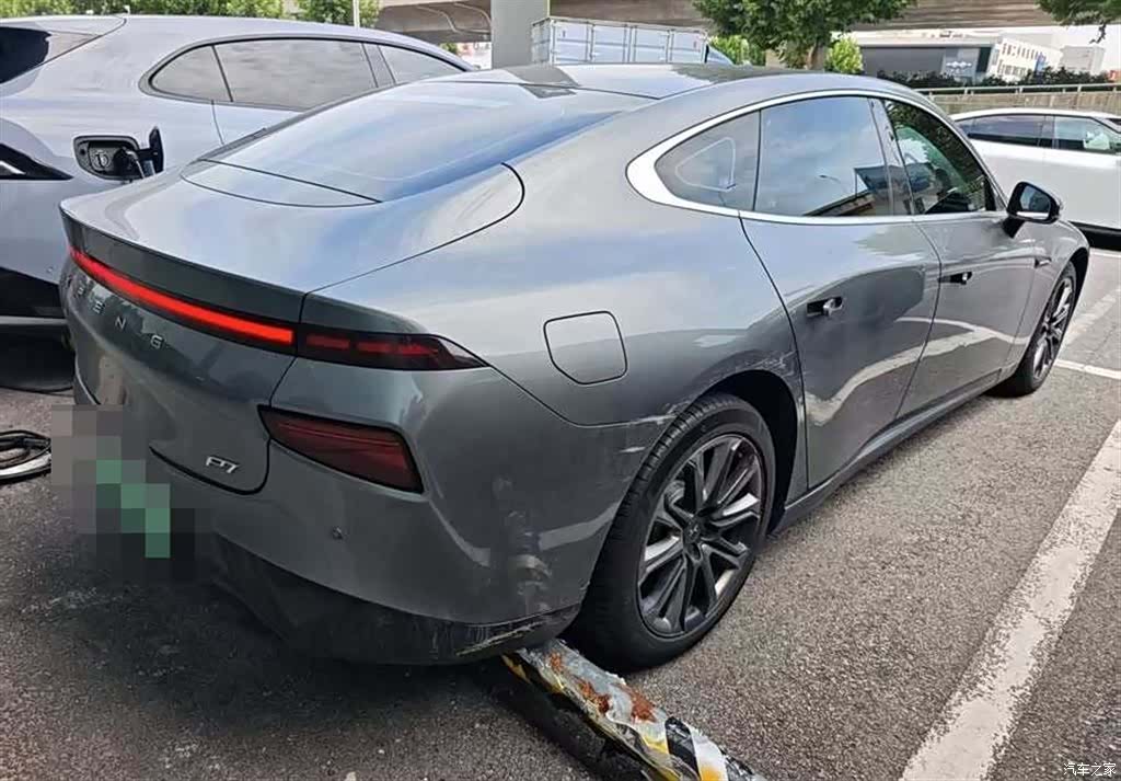 Xpeng P7, 2022 4
