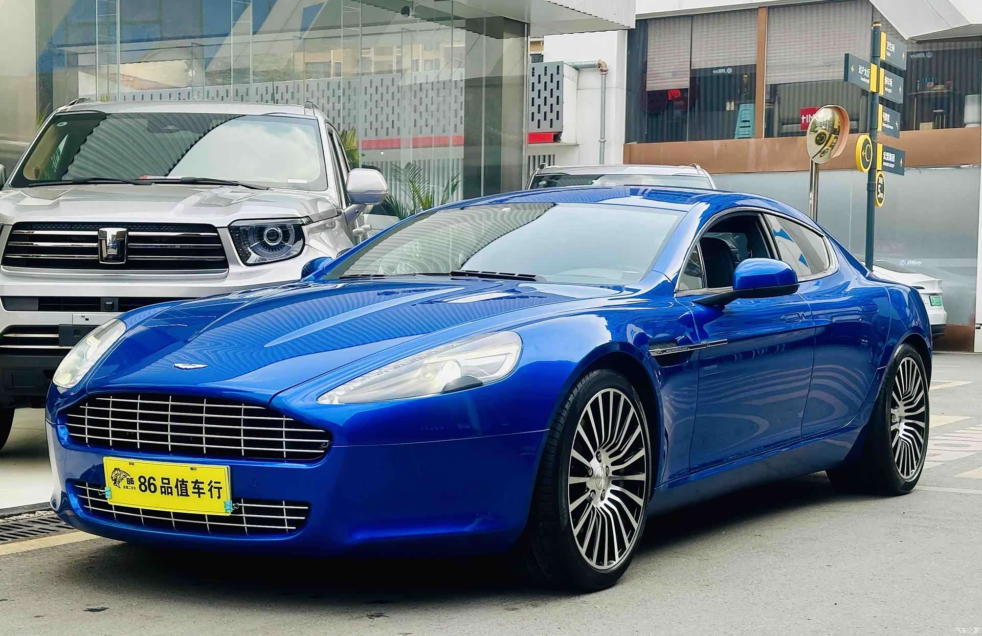Aston Martin Rapide, 2013 1