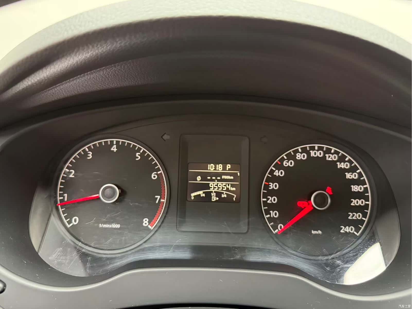 Volkswagen Sagitar, 2014 8