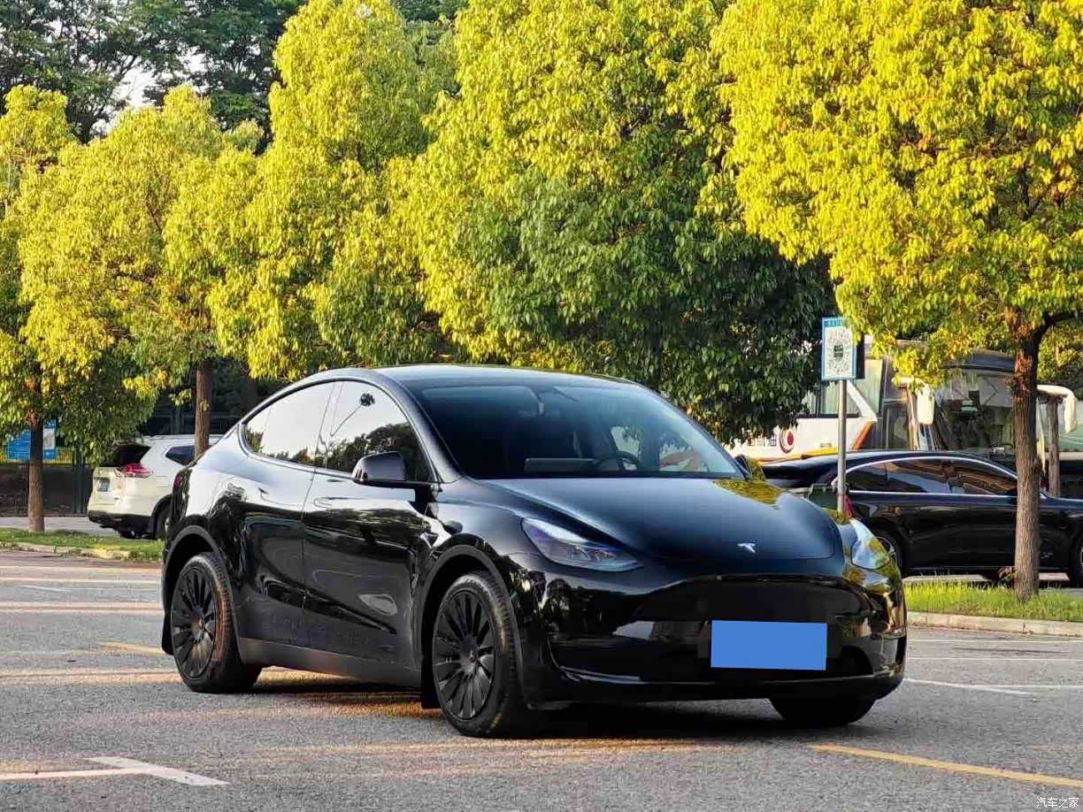 Tesla Model Y, 2022 3