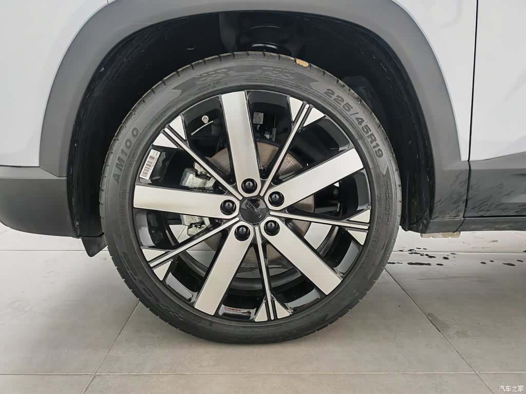 Geely Icon, 2024 17