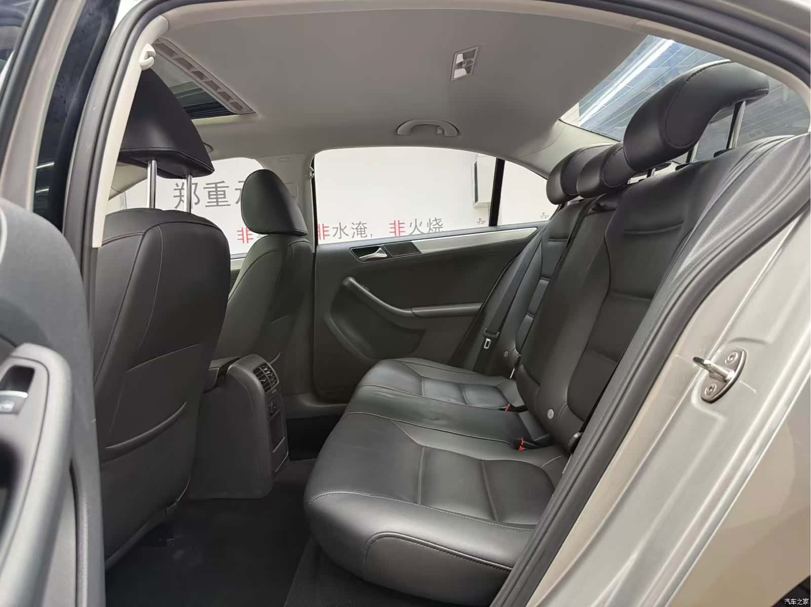 Volkswagen Sagitar, 2014 6