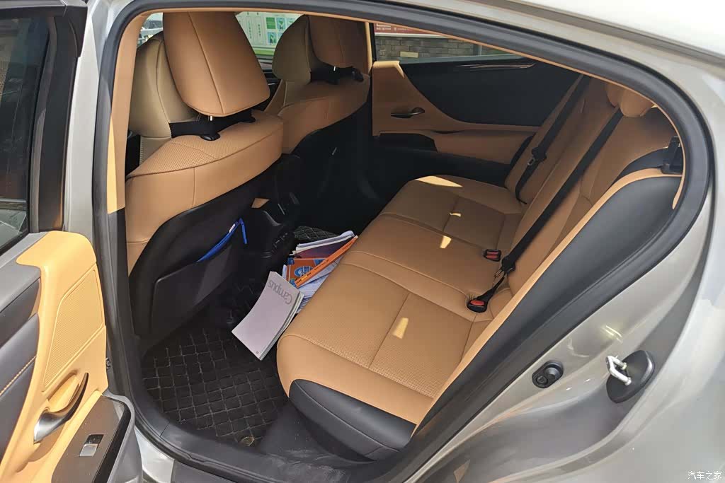 Lexus ES, 2021 11