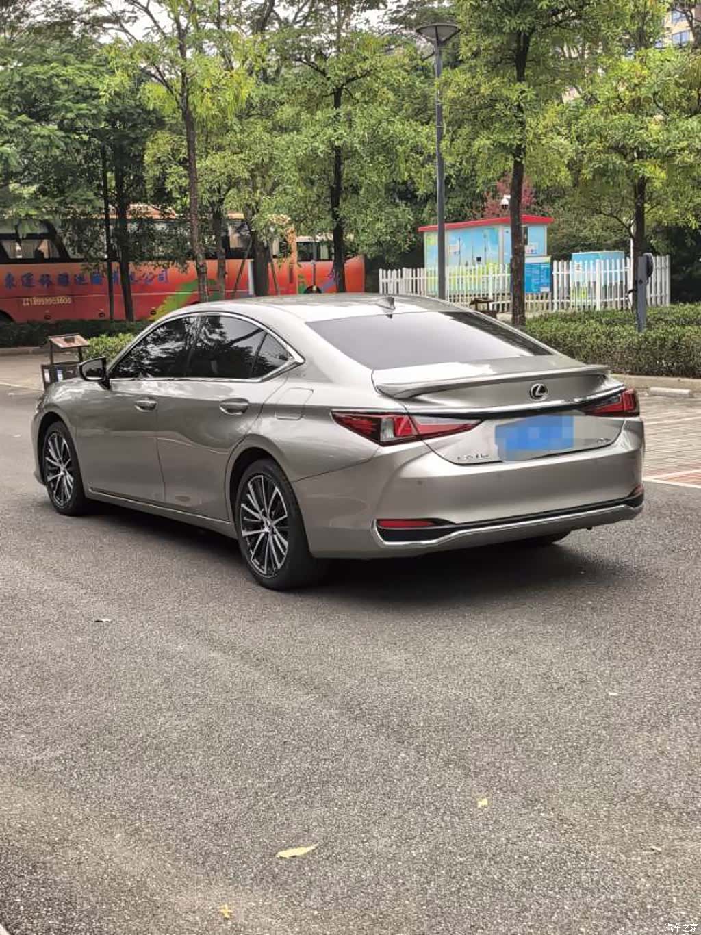 Lexus ES, 2023 4