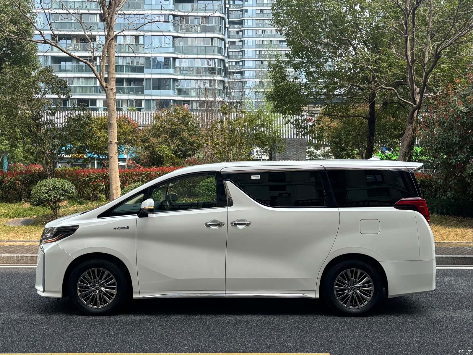 Toyota Alphard, 2023 9