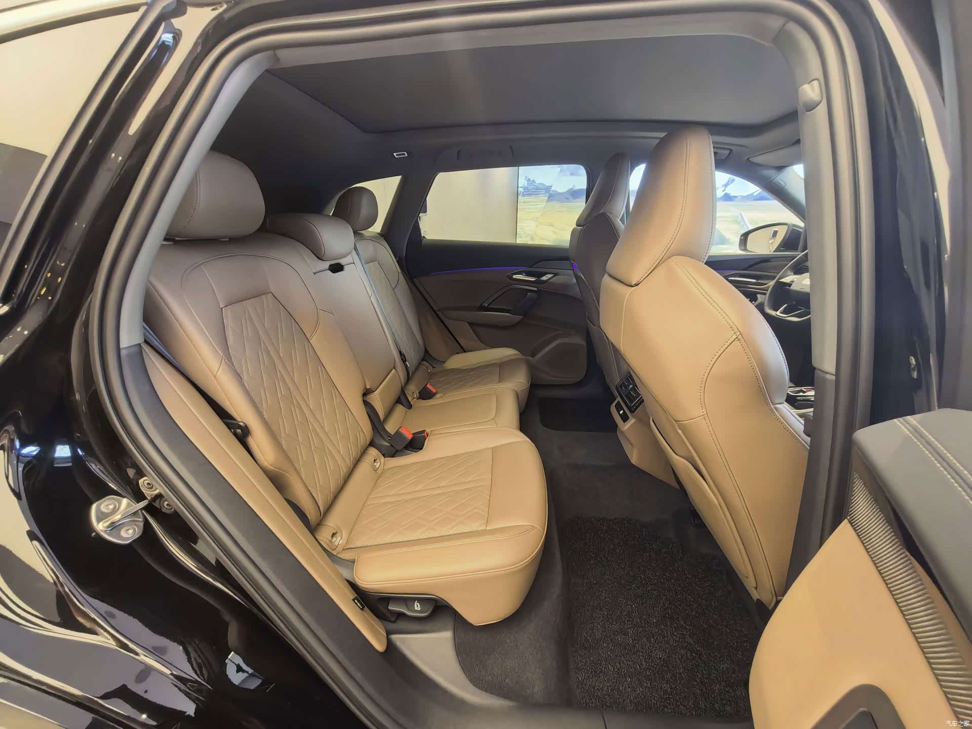 Audi Q5L, 2025 10