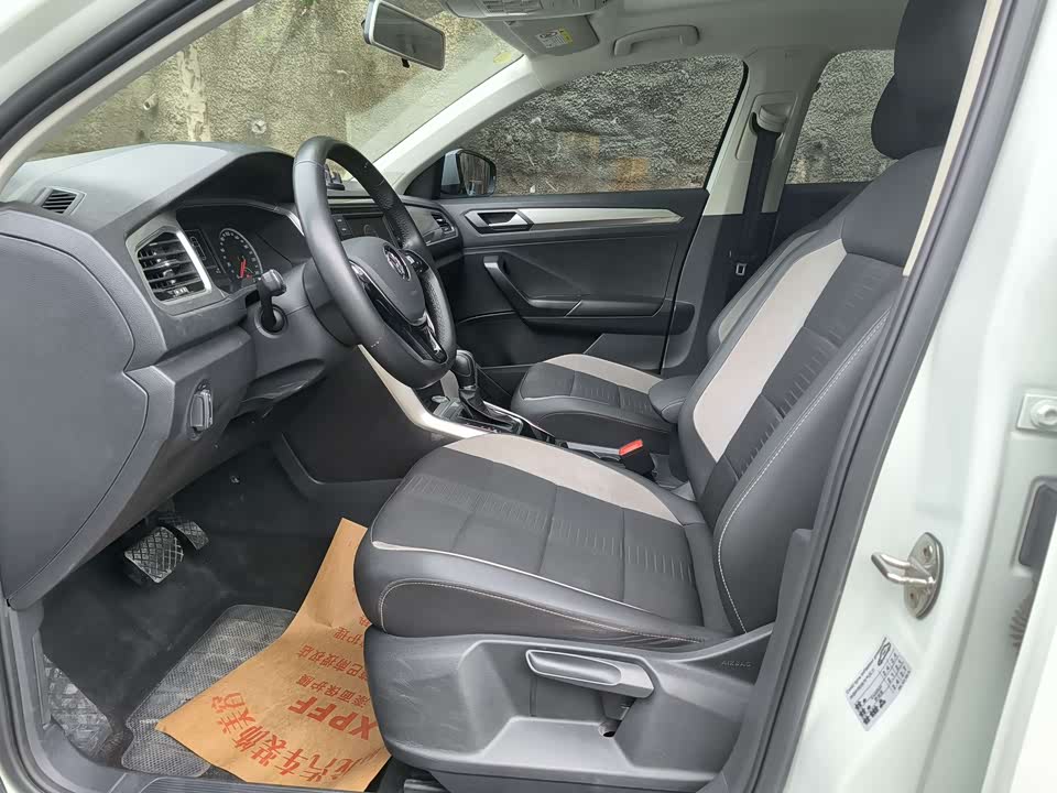 Volkswagen T-ROC exploring Songs