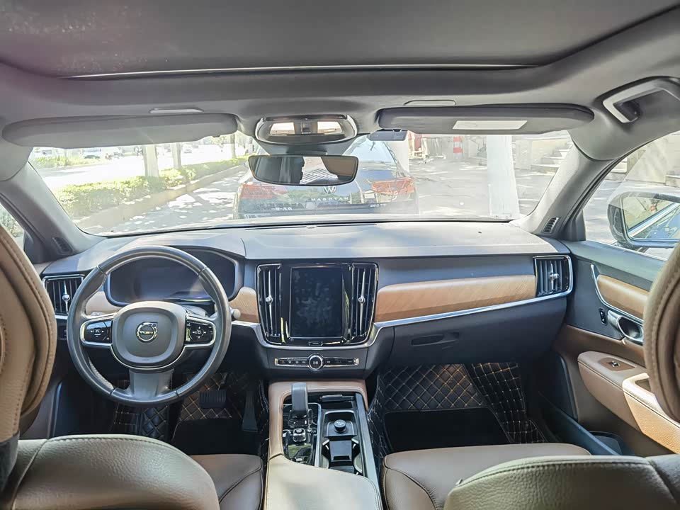 Volvo S90