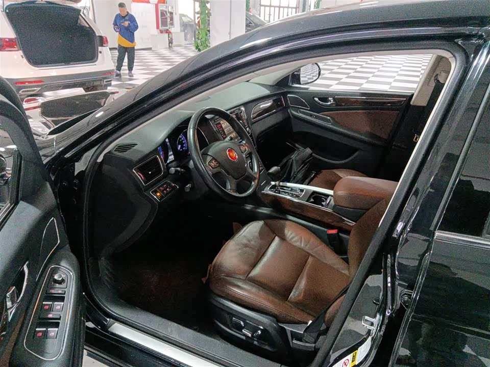 Hongqi H7